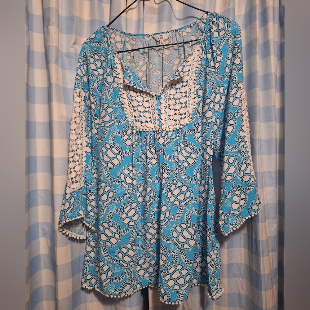 Crown & Ivy Women's Aqua Turtle Blouse